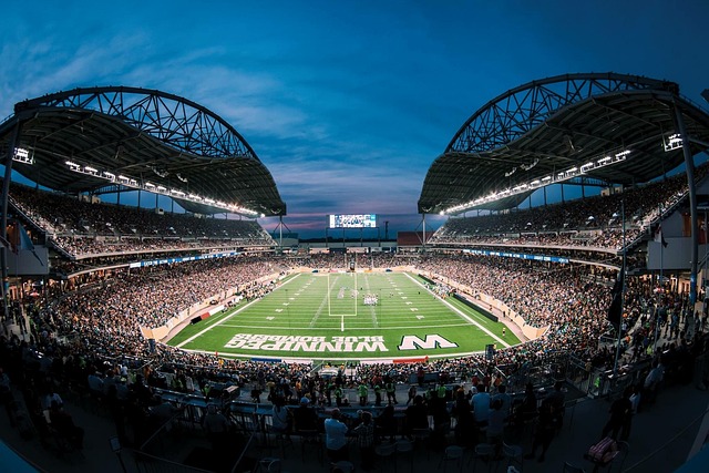 武汉盛帆女篮向仙桃中学捐赠2018万元，女篮队员闪亮登场