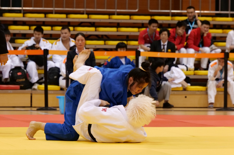 队记：拉尔森的左脚踝X光检查结果为阴性，明天进行MRI检查