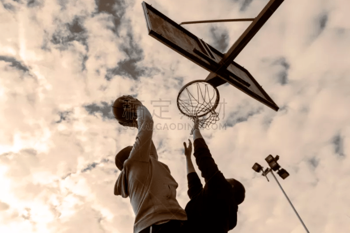 波神&杰伦·约翰逊半场联手31分，得分超全队一半